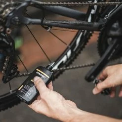 Dynamic Lubrifiant Pour Chaîne Wet Lube 100ml -Nettoyage et entretien Soldes DY 042 Dynamic wet lube use